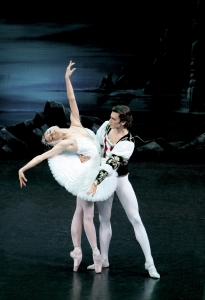 Irina_Kolesnikova_as_Odette_Prince_Sigfried_Dmitry_Akulinin_Photo_KT