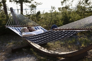 Hammock_couple_forest_1405HSTENS