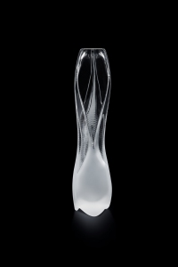 Lalique_Vase_Visio_blanc_fond_noir