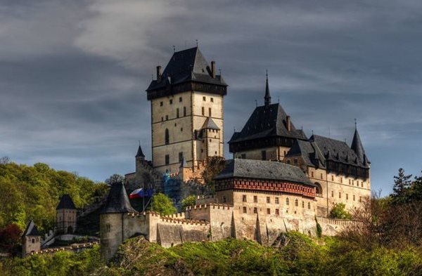 c-karlstejn-castle-1.jpg