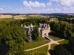 Chateau_dAinay-Le-Vieil_1