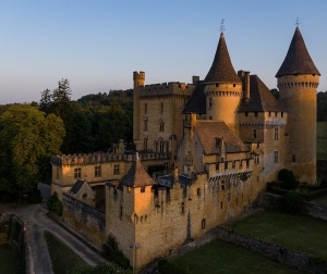 Chateau_de_Puymartin_a_MarquayDeclicDecolle